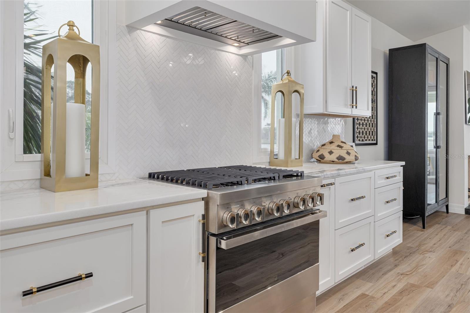 3418 OVERLOOK DR NE, ST PETERSBURG, FL, 33703