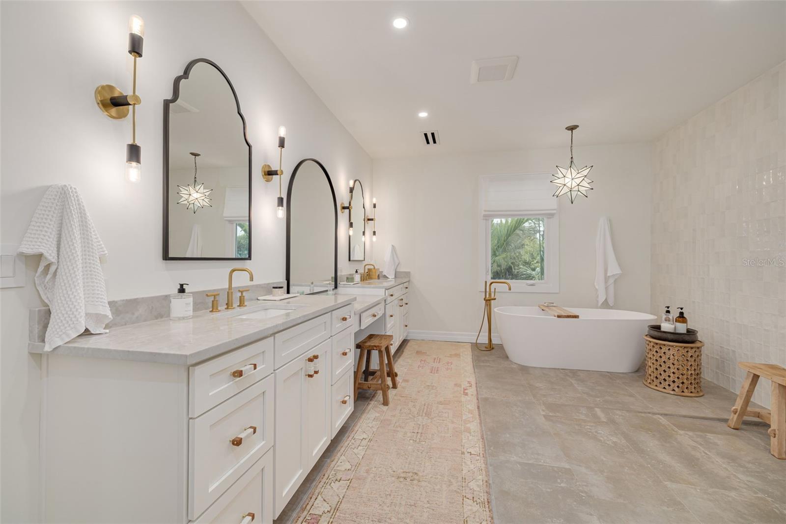 3418 OVERLOOK DR NE, ST PETERSBURG, FL, 33703