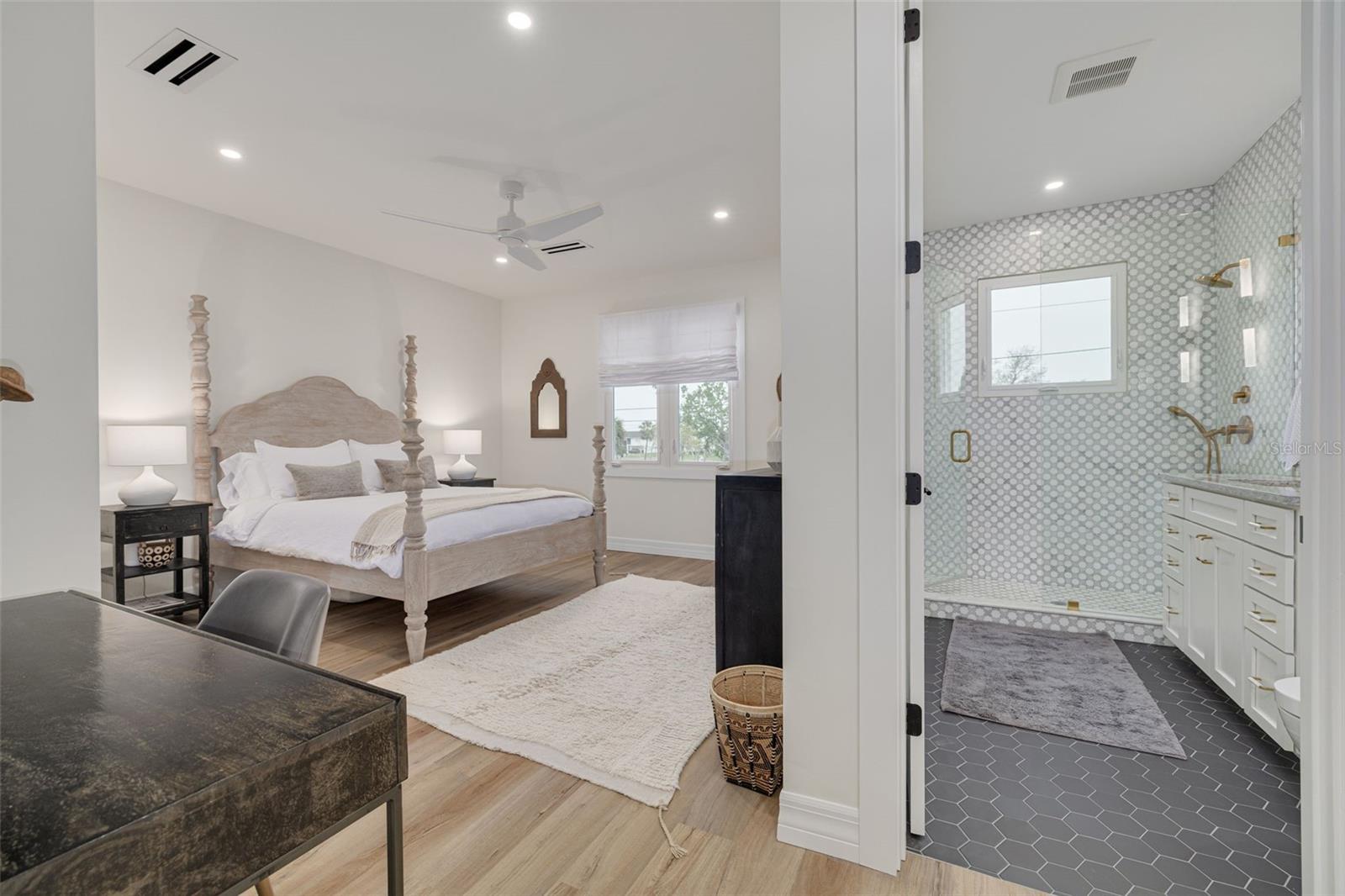 3418 OVERLOOK DR NE, ST PETERSBURG, FL, 33703