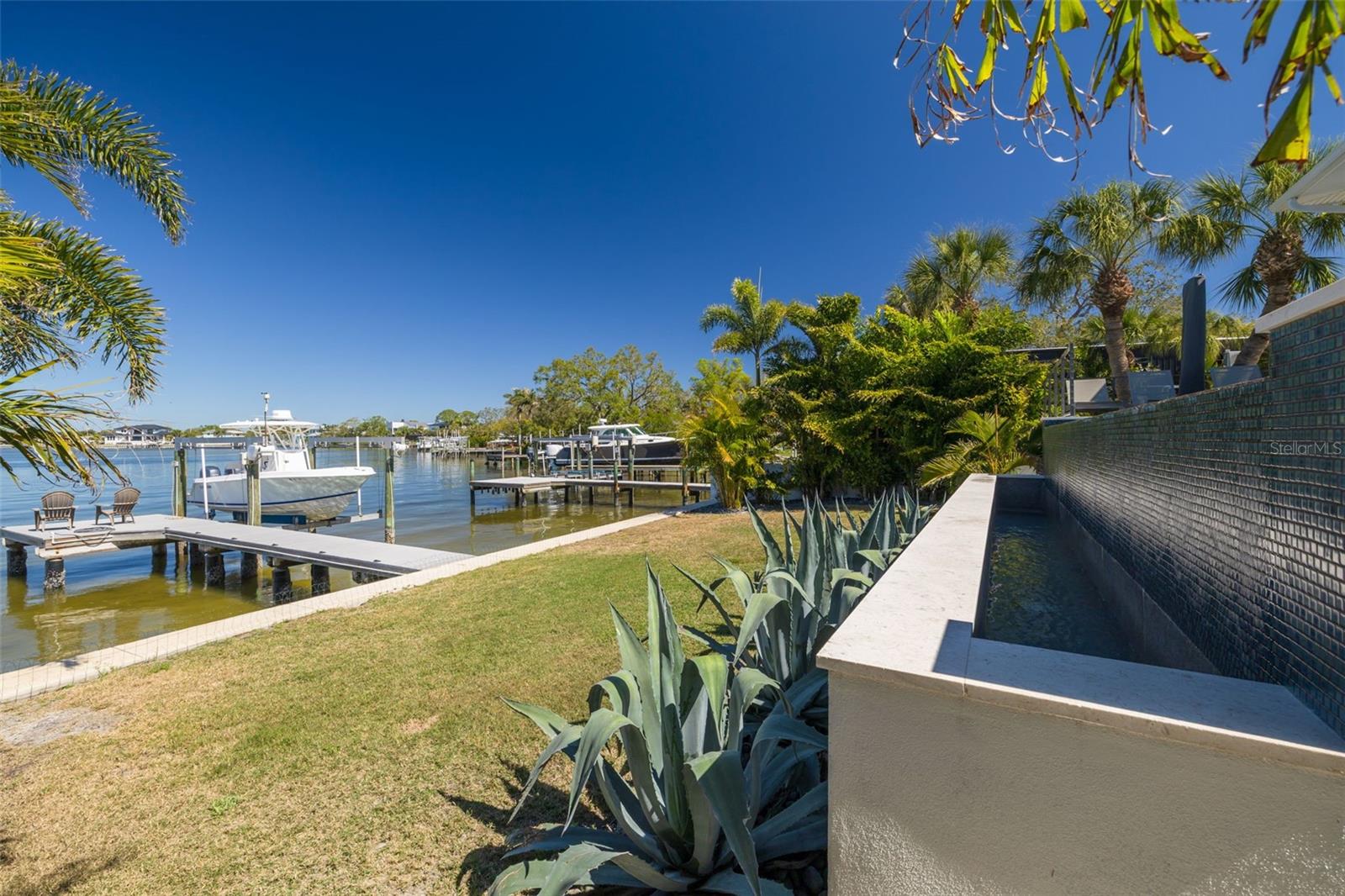 3418 OVERLOOK DR NE, ST PETERSBURG, FL, 33703