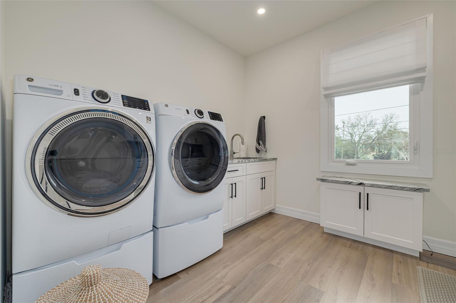 3418 OVERLOOK DR NE, ST PETERSBURG, FL, 33703