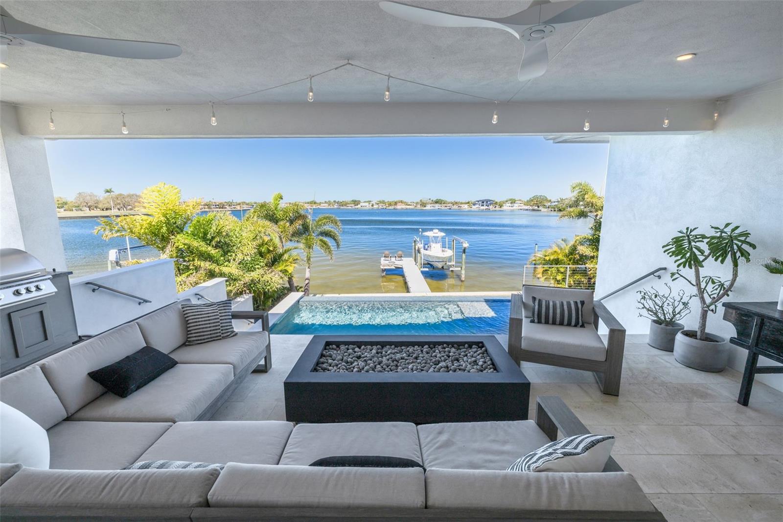 3418 OVERLOOK DR NE, ST PETERSBURG, FL, 33703