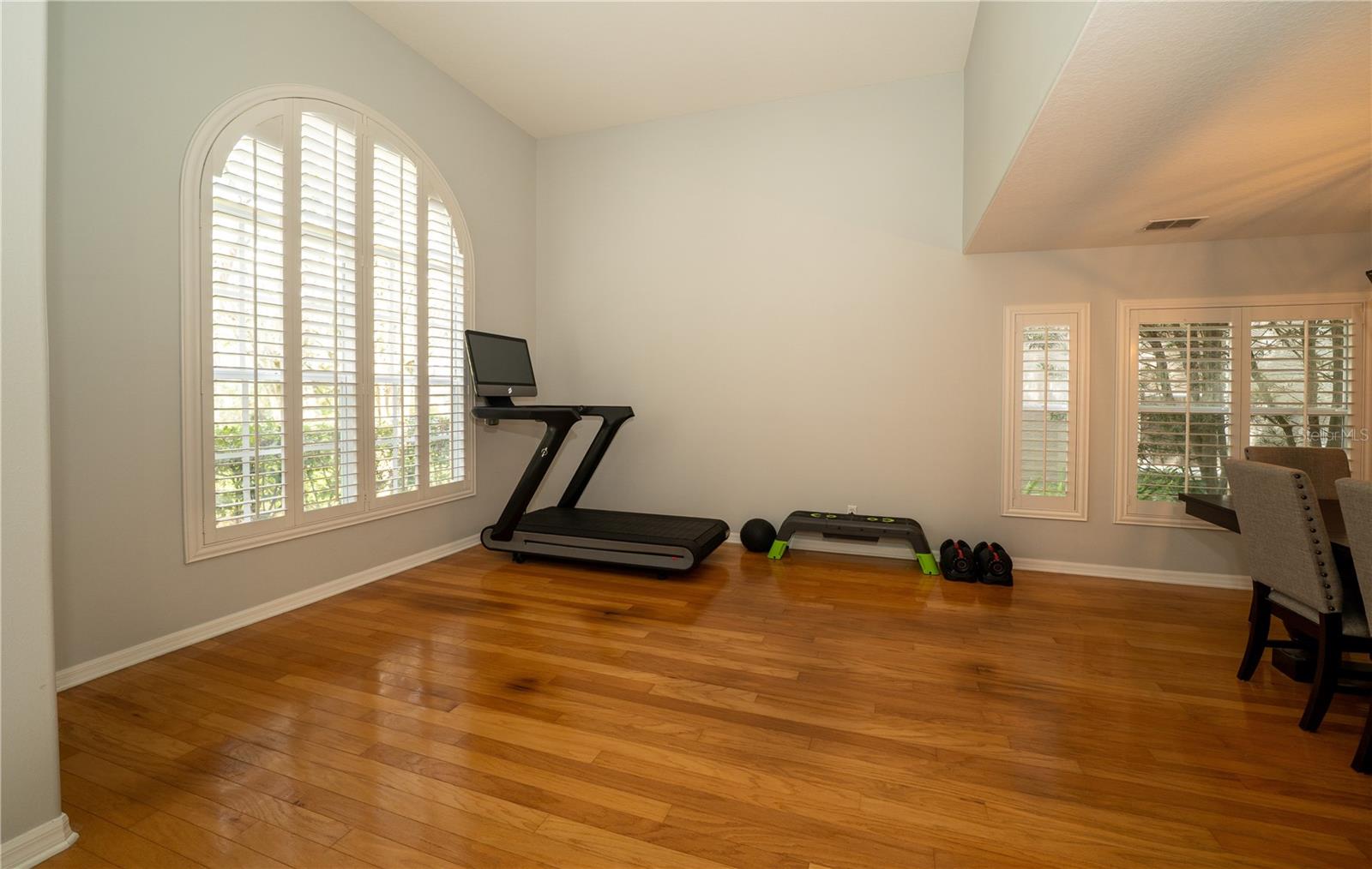 2206 GREEN OAKS LN, TAMPA, FL, 33612