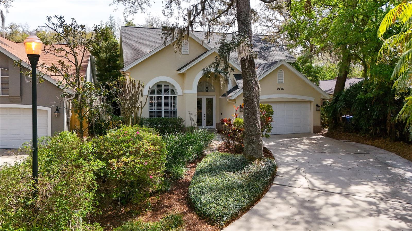 2206 GREEN OAKS LN, TAMPA, FL, 33612