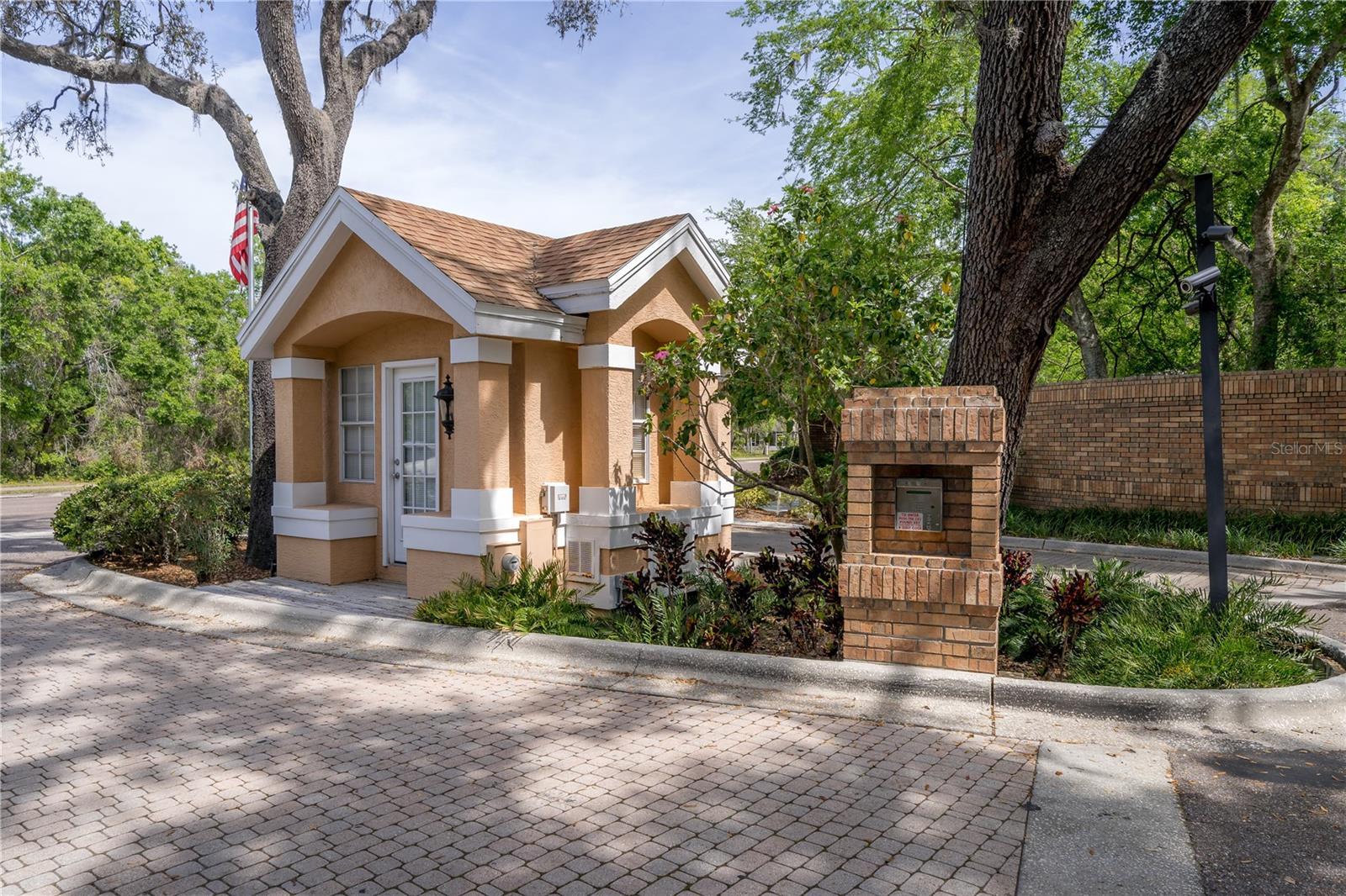 2206 GREEN OAKS LN, TAMPA, FL, 33612