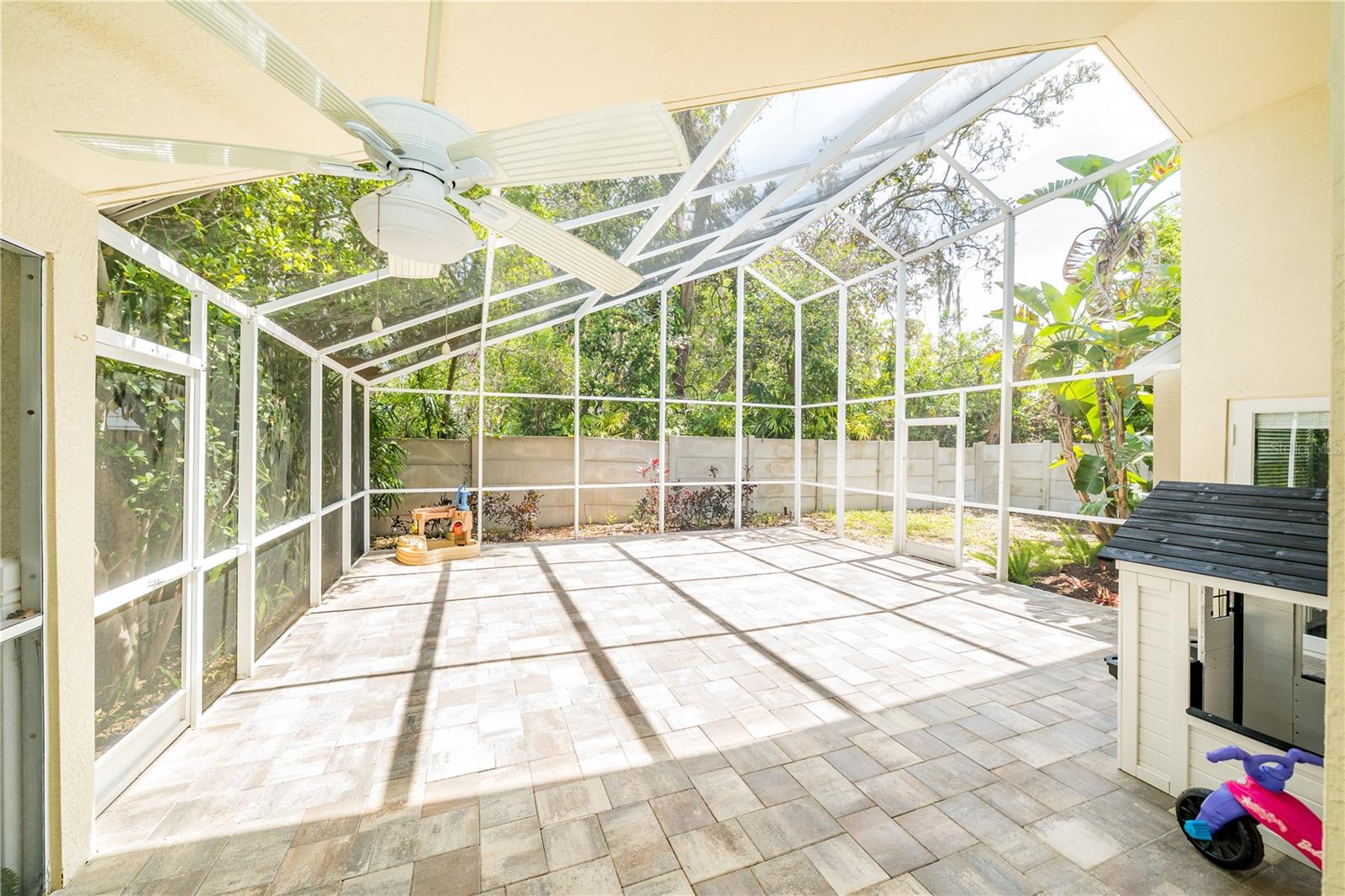2206 GREEN OAKS LN, TAMPA, FL, 33612