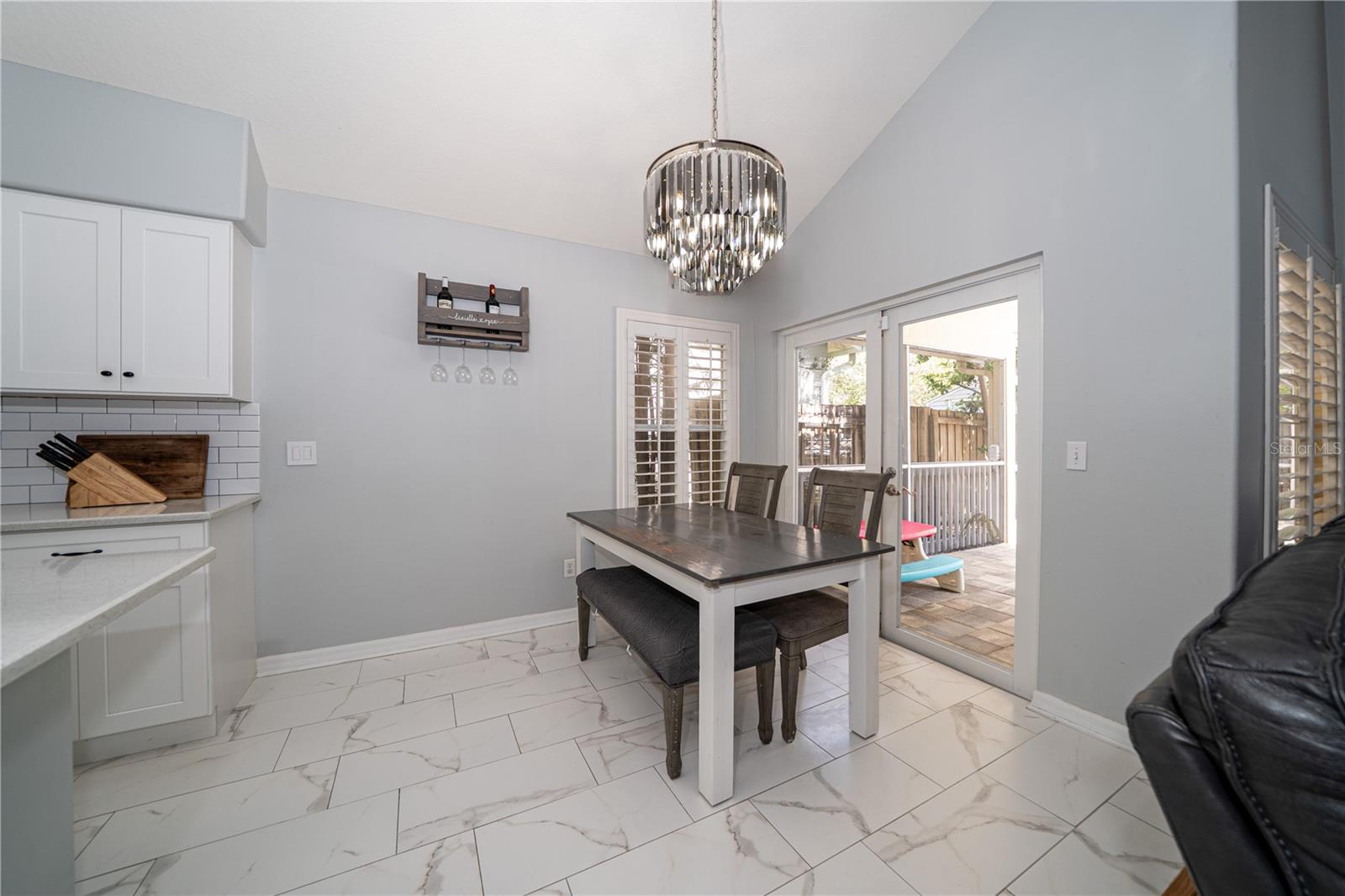 2206 GREEN OAKS LN, TAMPA, FL, 33612