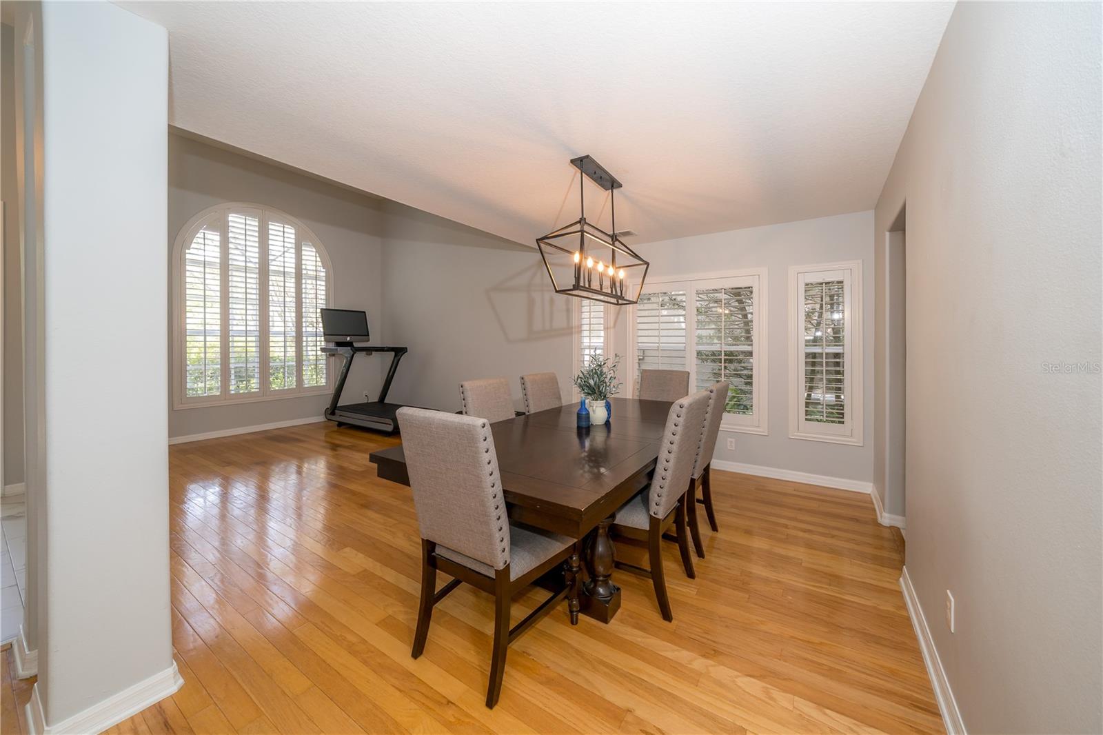 2206 GREEN OAKS LN, TAMPA, FL, 33612