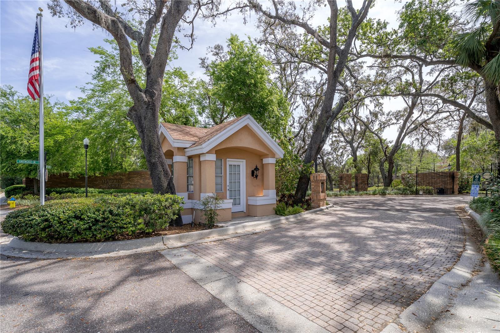 2206 GREEN OAKS LN, TAMPA, FL, 33612