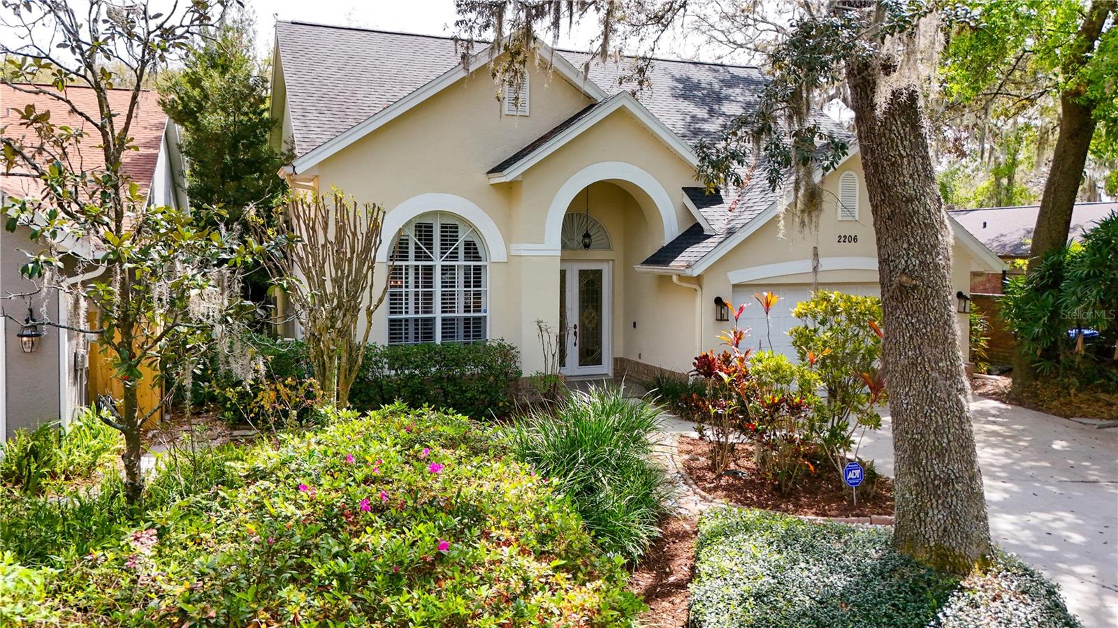 2206 GREEN OAKS LN, TAMPA, FL, 33612