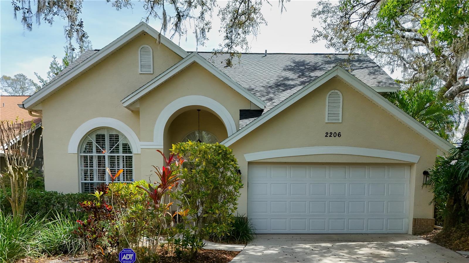 2206 GREEN OAKS LN, TAMPA, FL, 33612