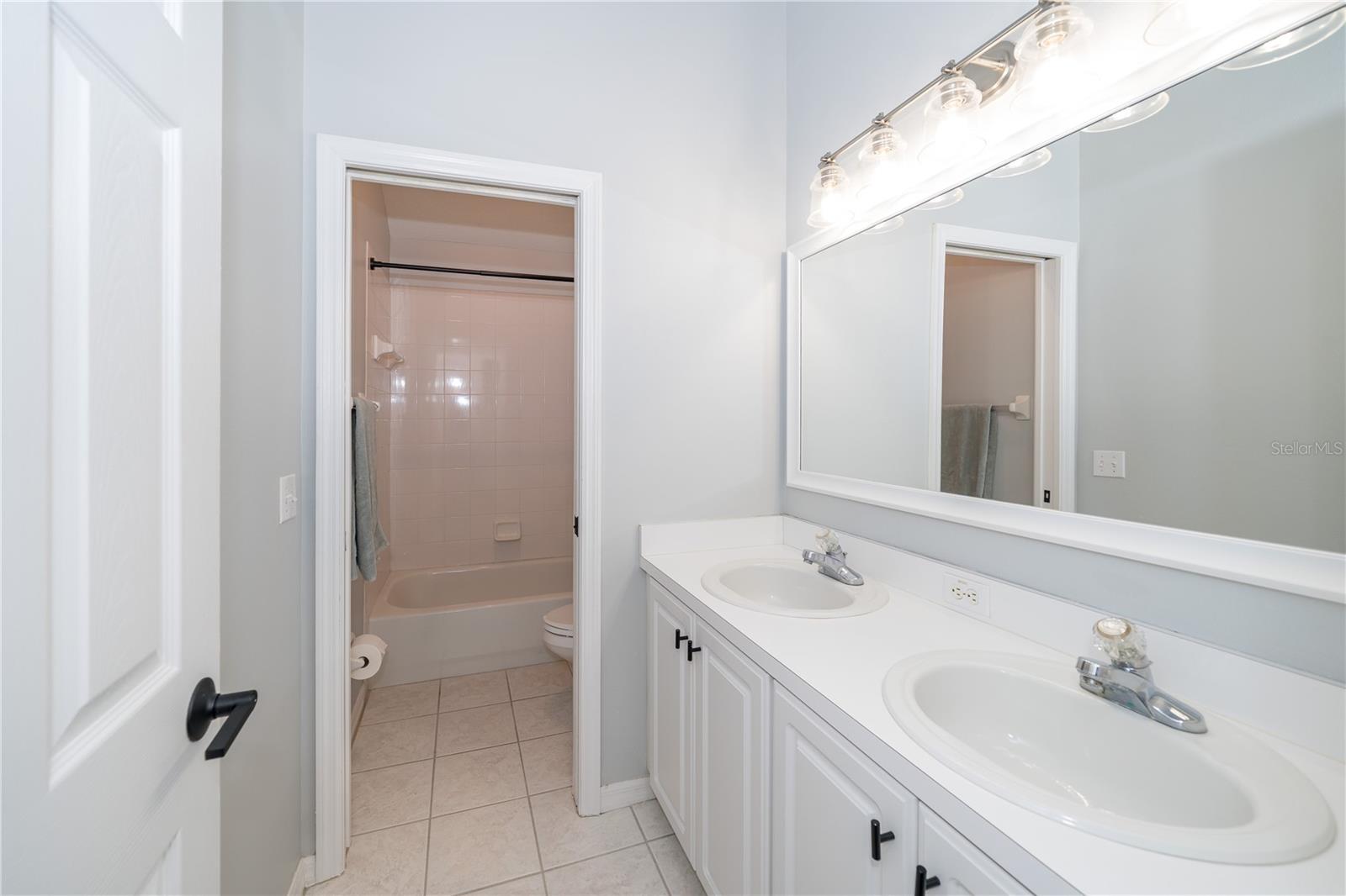 2206 GREEN OAKS LN, TAMPA, FL, 33612