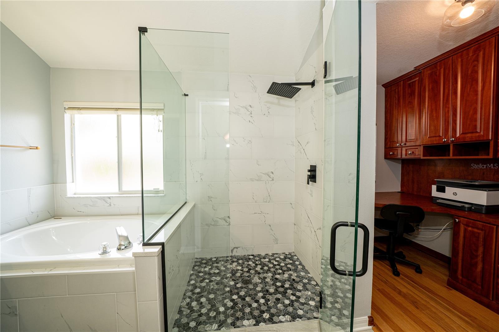 2206 GREEN OAKS LN, TAMPA, FL, 33612
