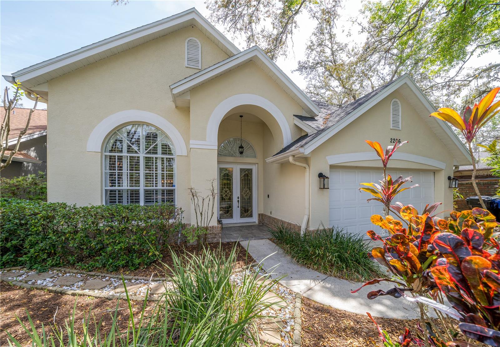 2206 GREEN OAKS LN, TAMPA, FL, 33612