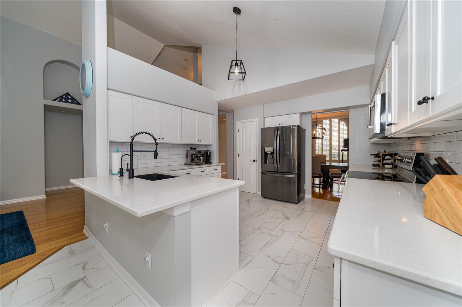 2206 GREEN OAKS LN, TAMPA, FL, 33612