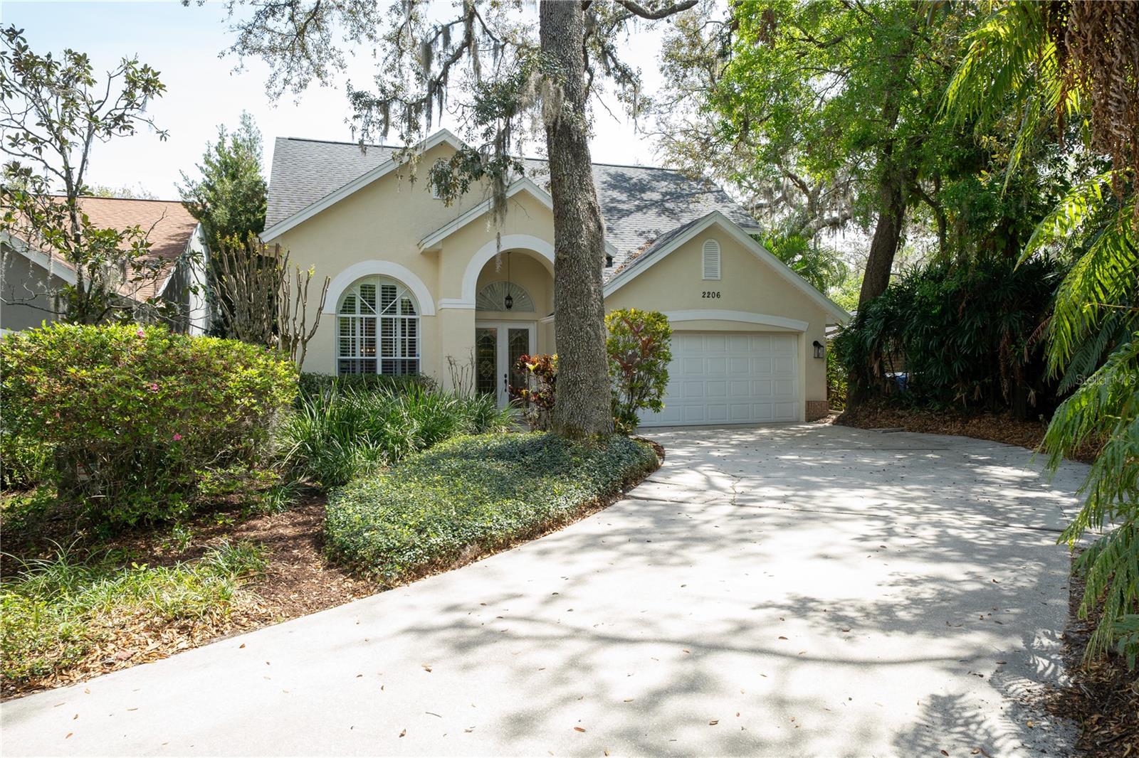 2206 GREEN OAKS LN, TAMPA, FL, 33612