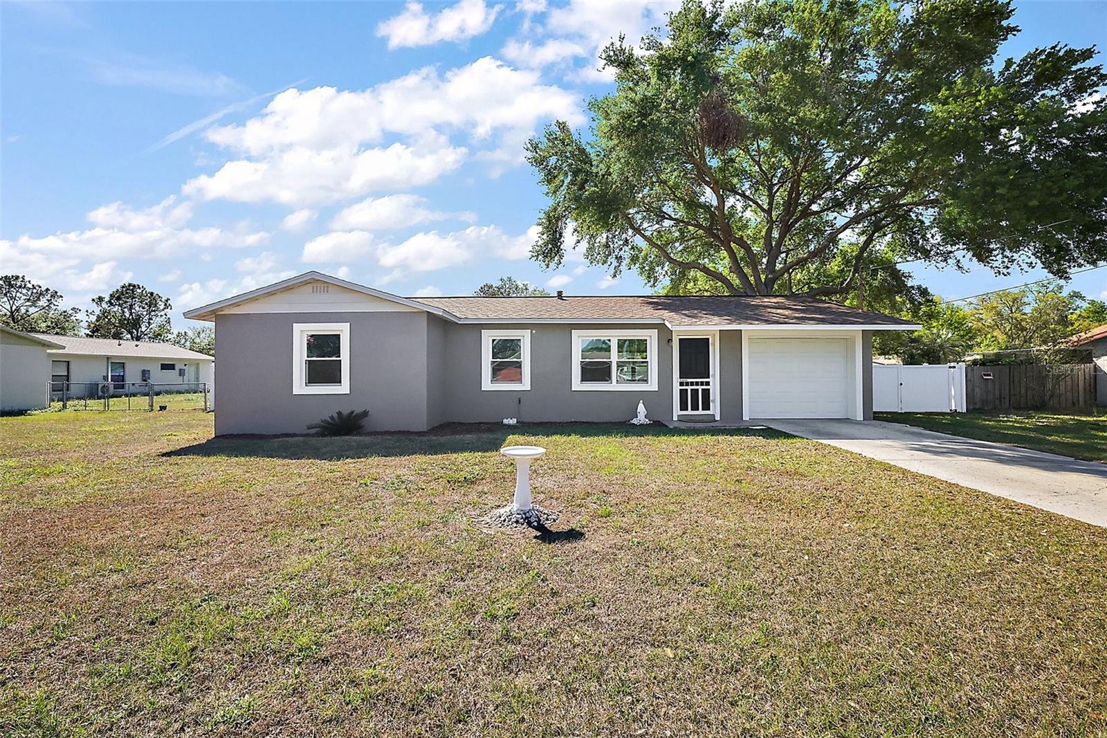 900 MAPLE AVE, FRUITLAND PARK, FL, 34731