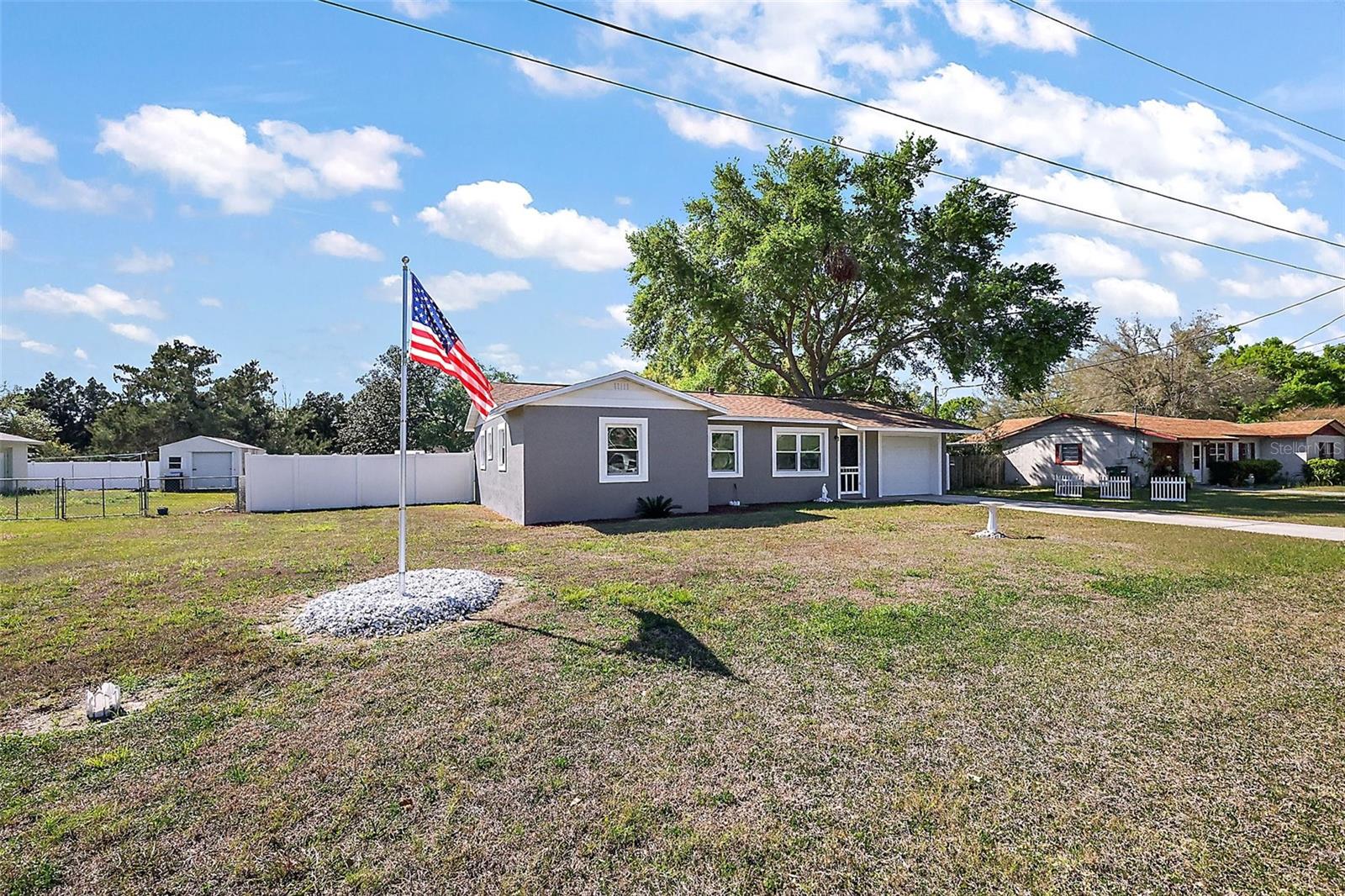 900 MAPLE AVE, FRUITLAND PARK, FL, 34731