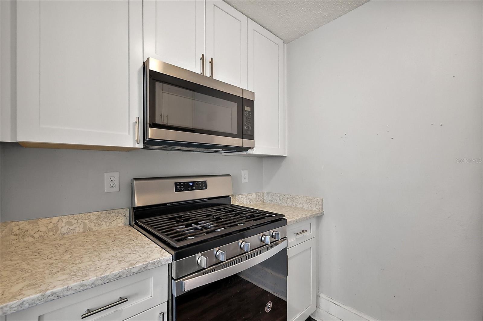 900 MAPLE AVE, FRUITLAND PARK, FL, 34731