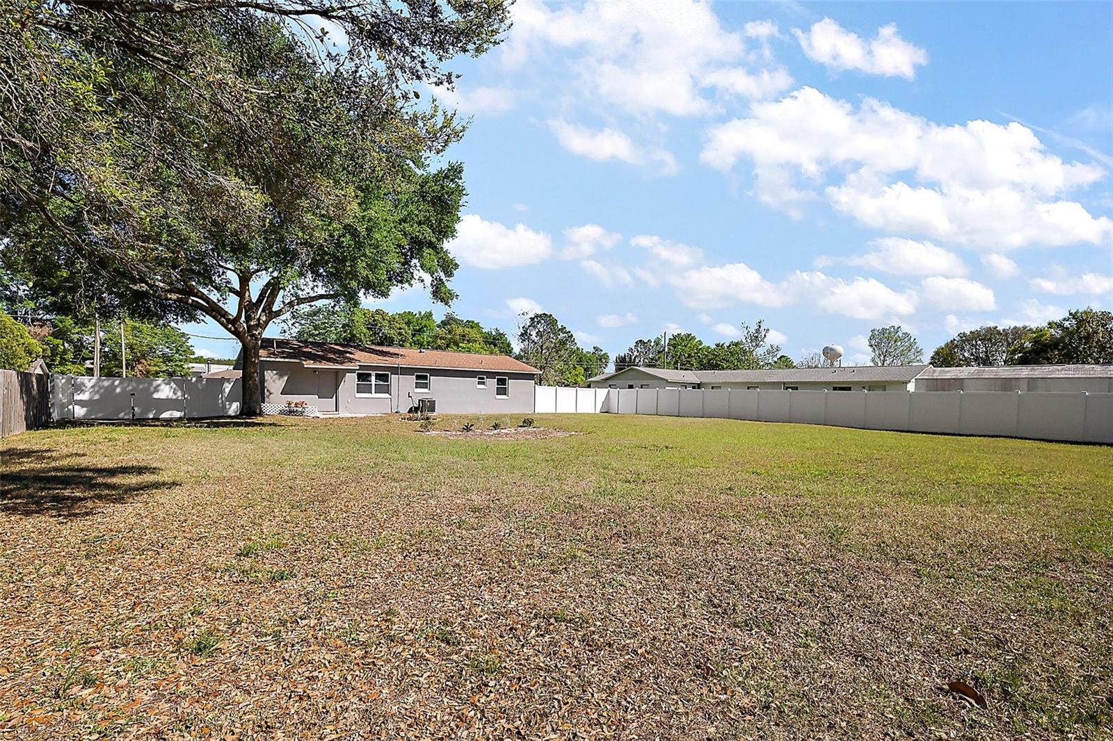 900 MAPLE AVE, FRUITLAND PARK, FL, 34731