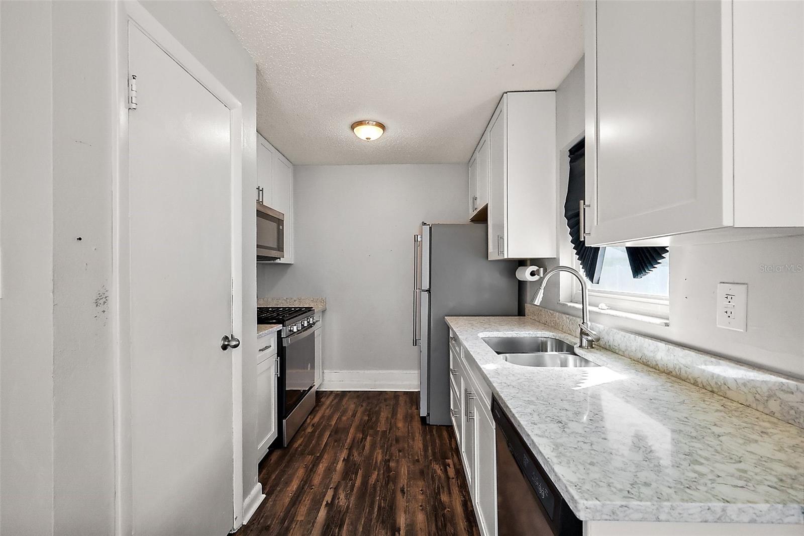 900 MAPLE AVE, FRUITLAND PARK, FL, 34731