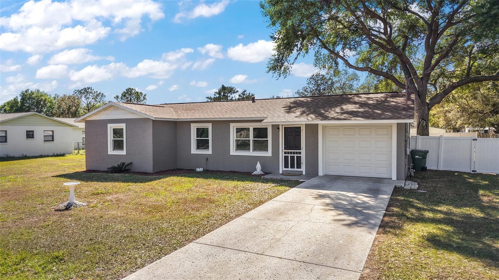 900 MAPLE AVE, FRUITLAND PARK, FL, 34731