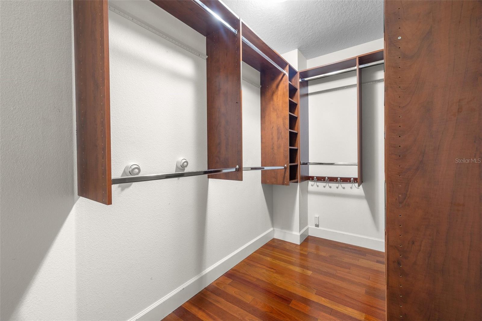 920 N SHORE DR NE, ST PETERSBURG, FL, 33701