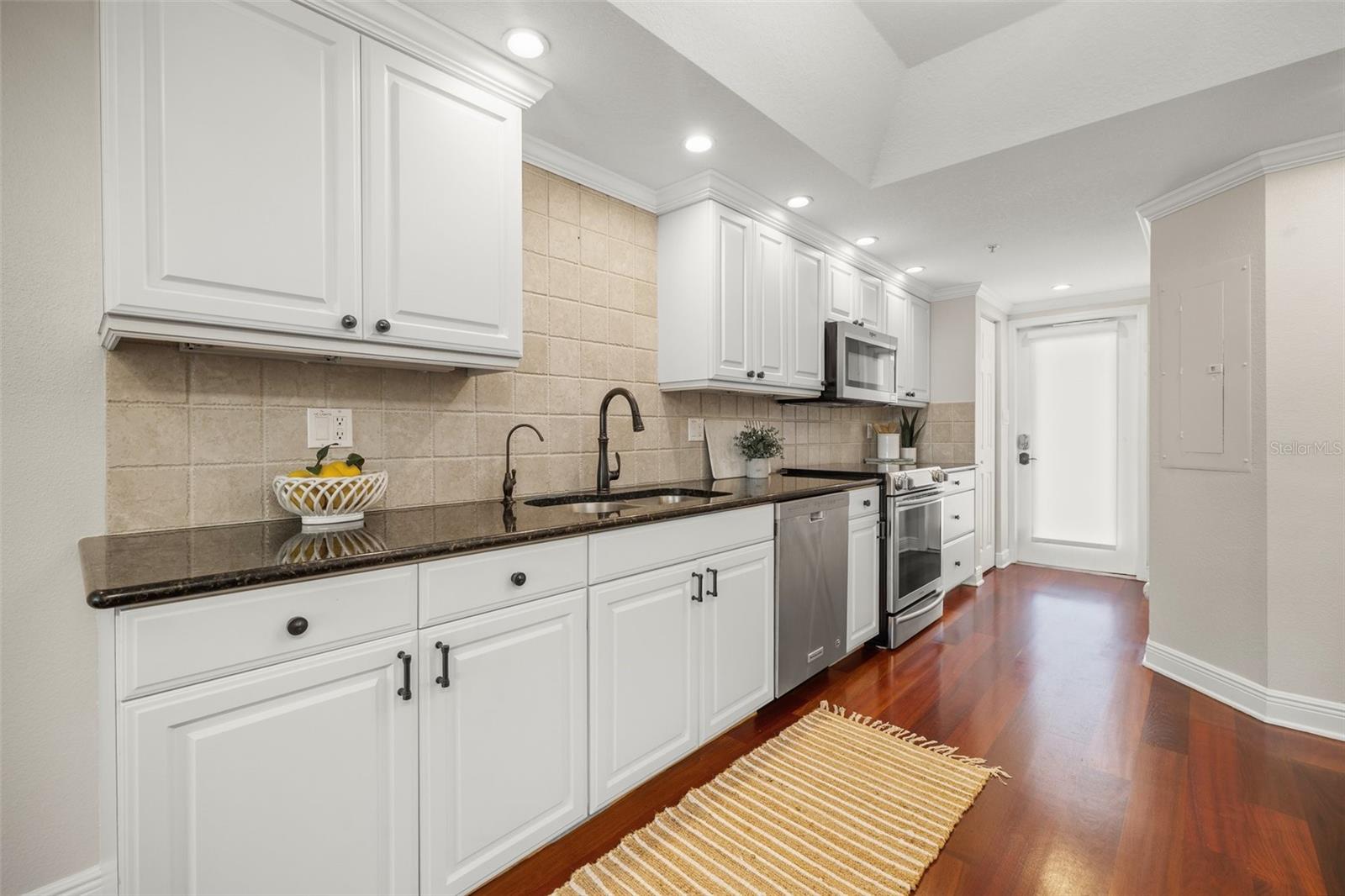 920 N SHORE DR NE, ST PETERSBURG, FL, 33701