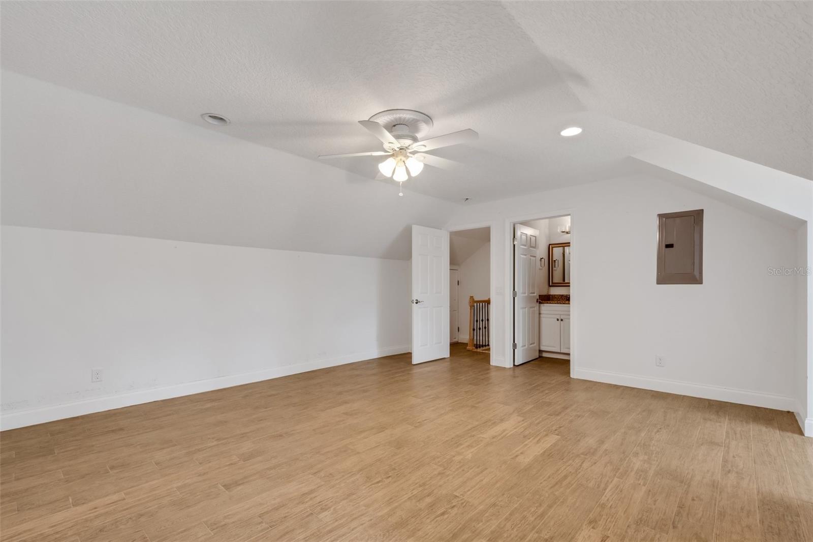 6704 CRESCENT LAKE DR, LAKELAND, FL, 33813