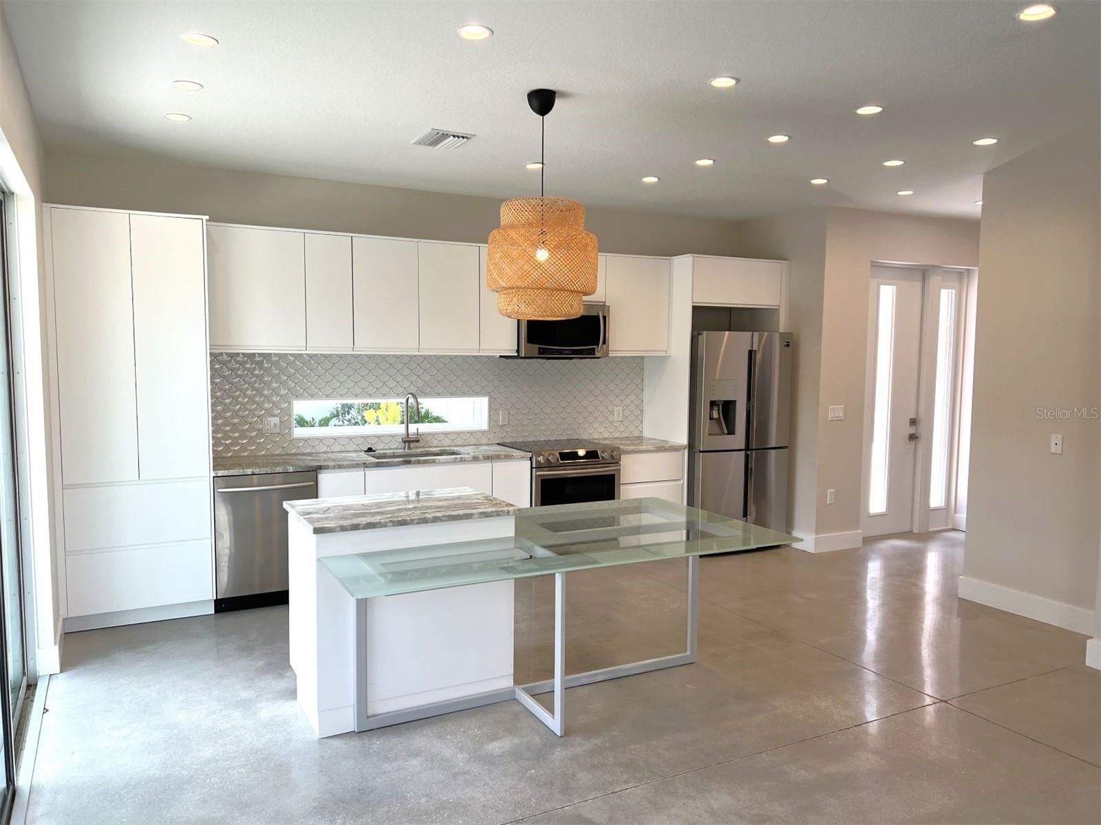 2066 ROSELAWN ST, SARASOTA, FL, 34231