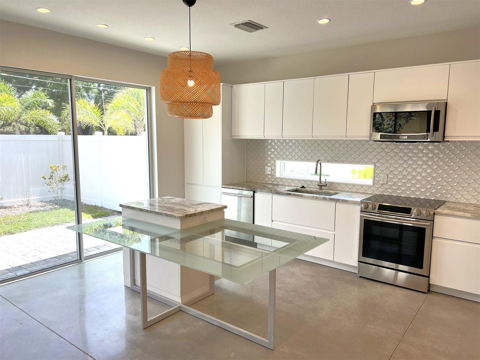 2066 ROSELAWN ST, SARASOTA, FL, 34231