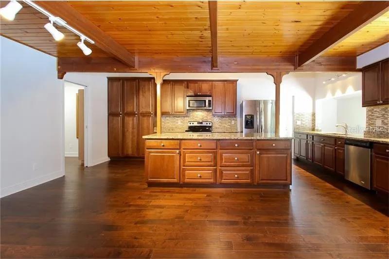 39127 PRETTY POND RD, ZEPHYRHILLS, FL, 33540