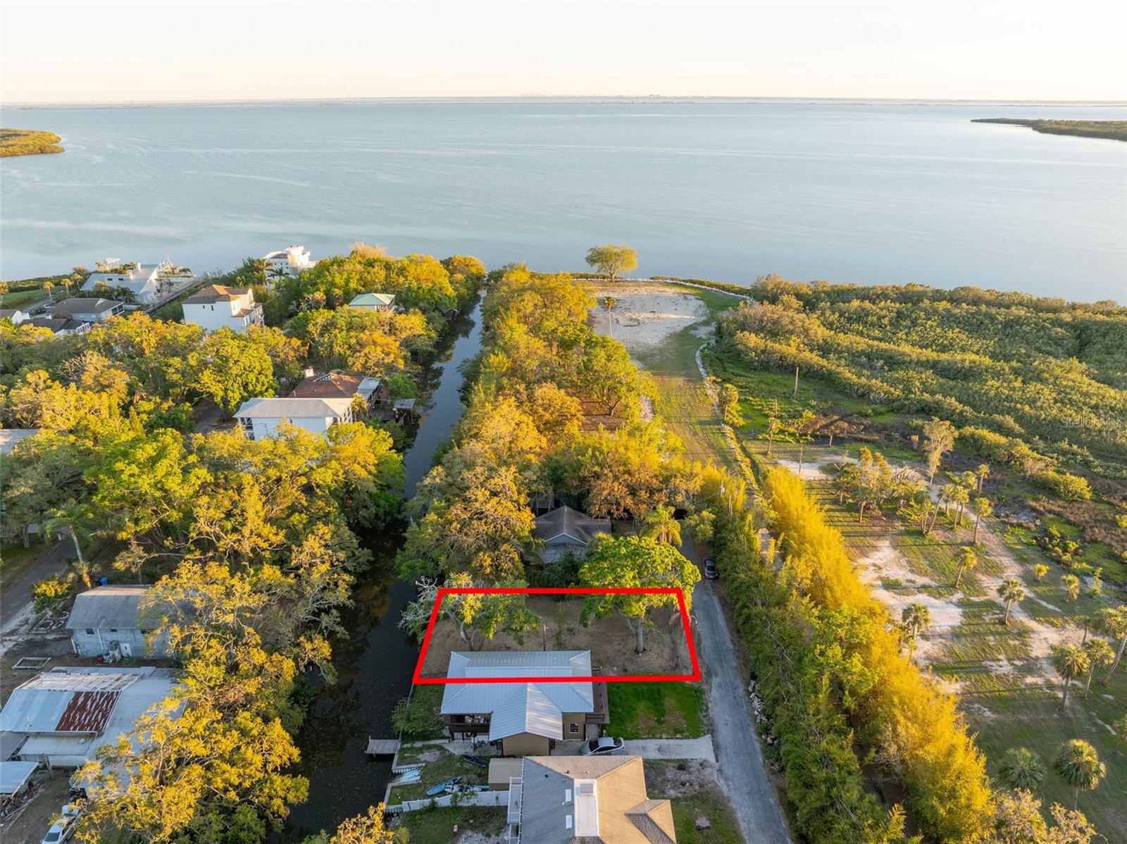 7429 PELICAN DR, TAMPA, FL, 33635