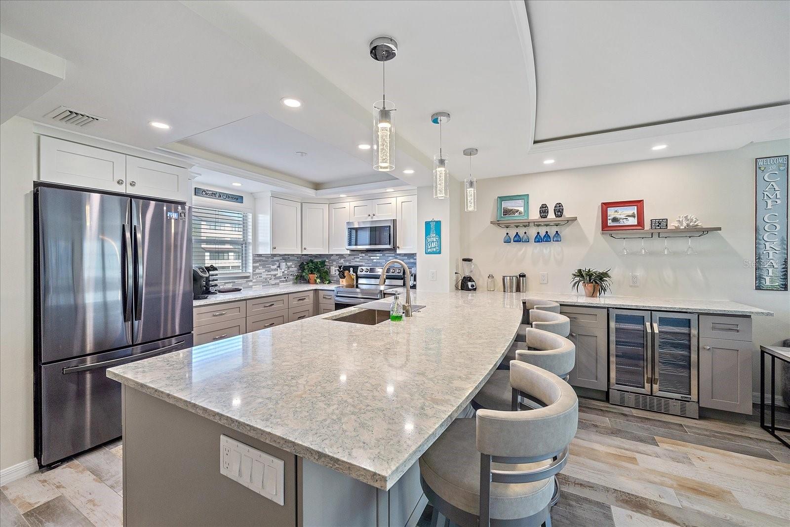 1250 N PORTOFINO DR #203, SARASOTA, FL, 34242