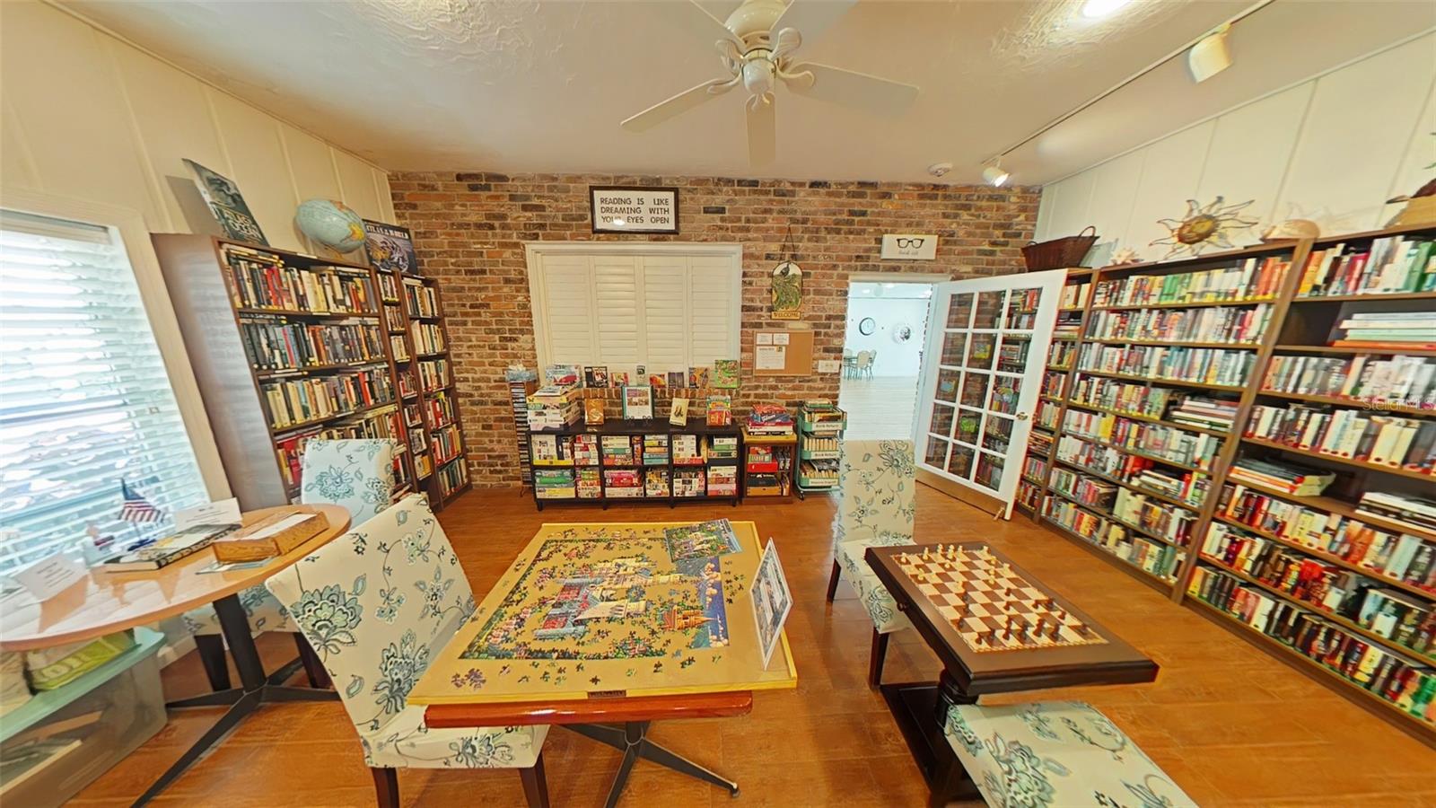 1250 N PORTOFINO DR #203, SARASOTA, FL, 34242
