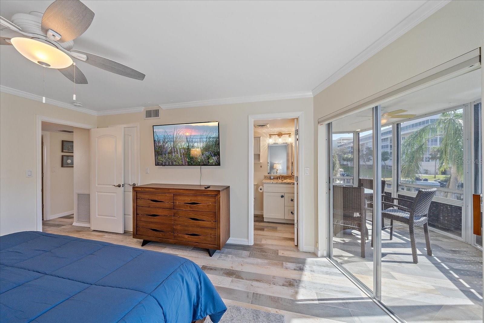 1250 N PORTOFINO DR #203, SARASOTA, FL, 34242