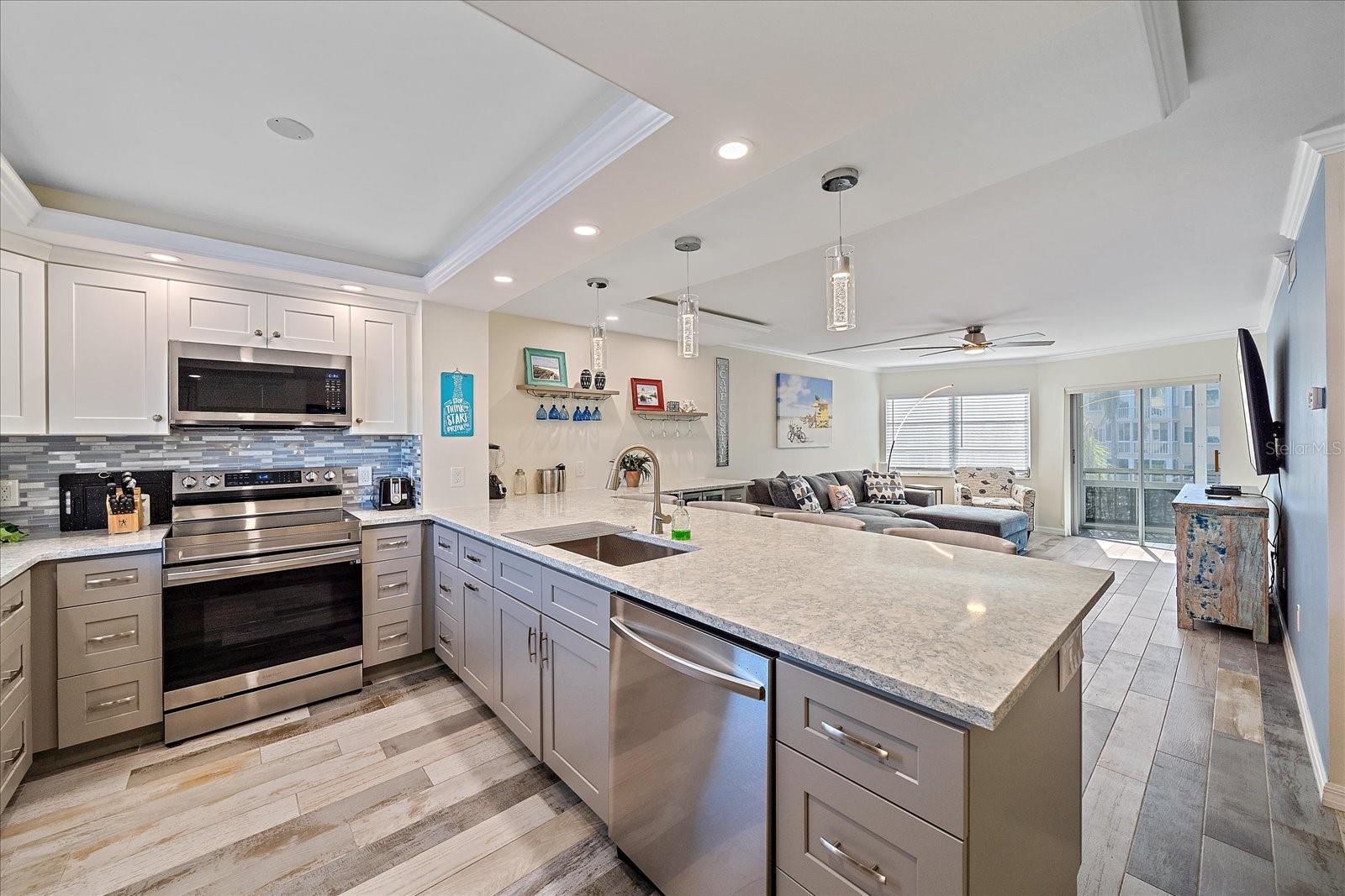 1250 N PORTOFINO DR #203, SARASOTA, FL, 34242