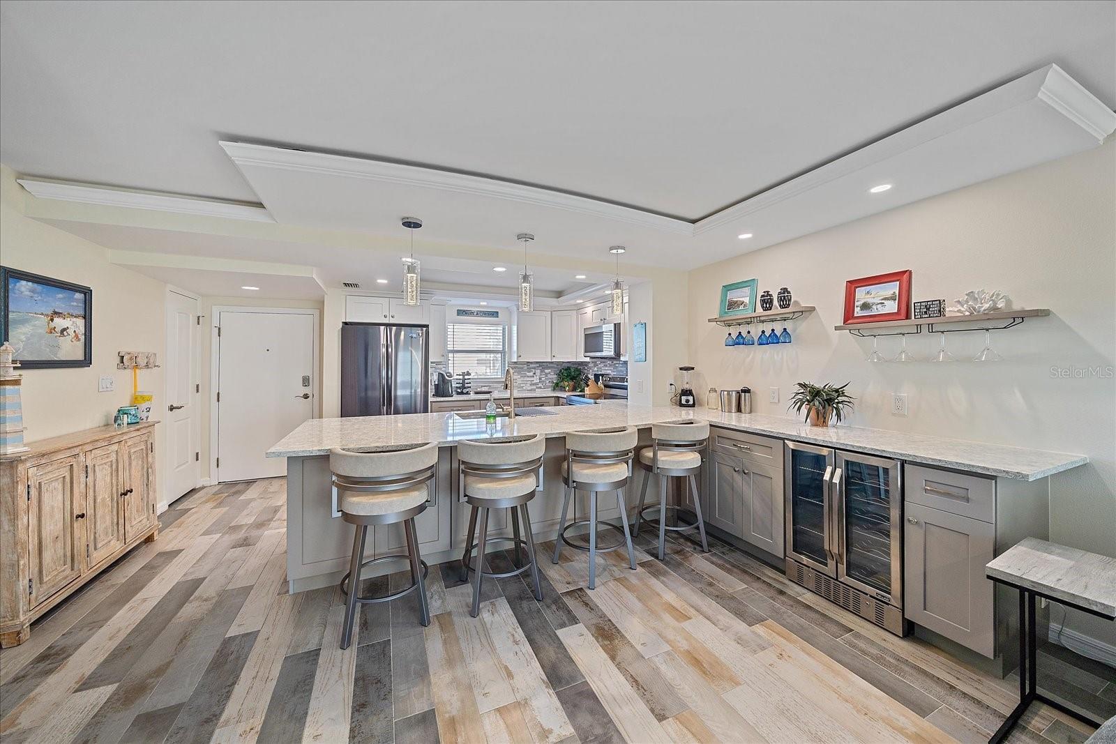 1250 N PORTOFINO DR #203, SARASOTA, FL, 34242