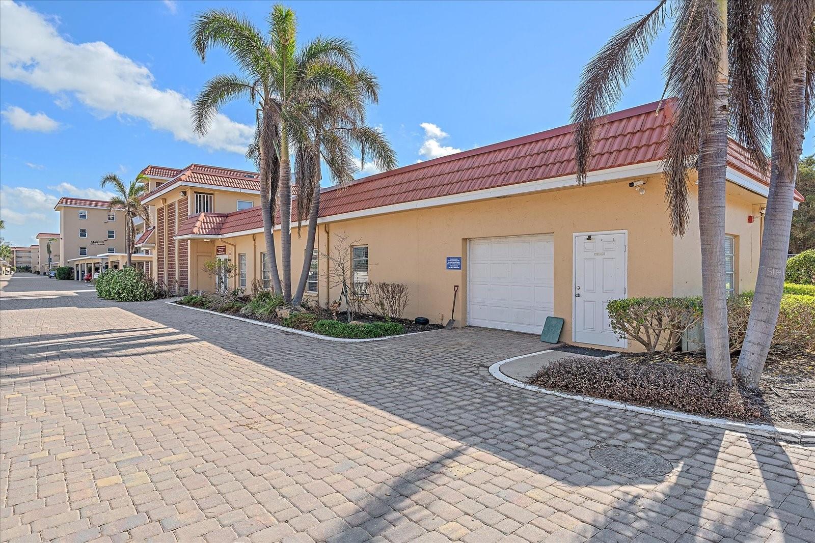 1250 N PORTOFINO DR #203, SARASOTA, FL, 34242