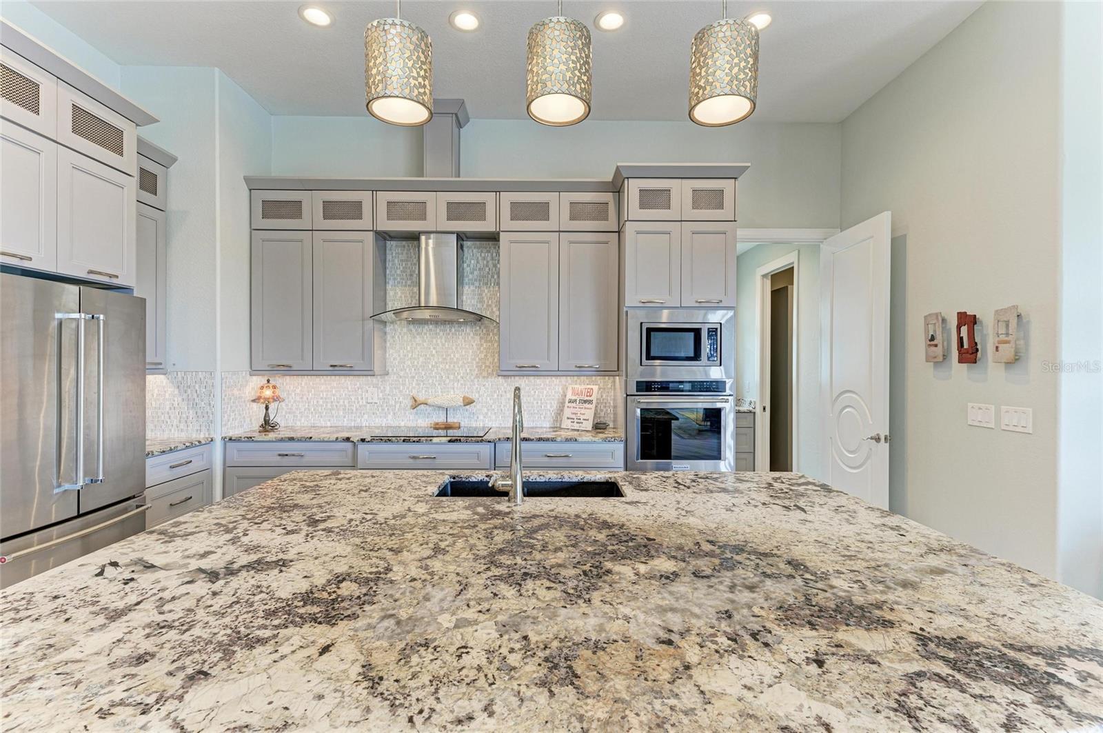 8304 ANTWERP CIR, PORT CHARLOTTE, FL, 33981