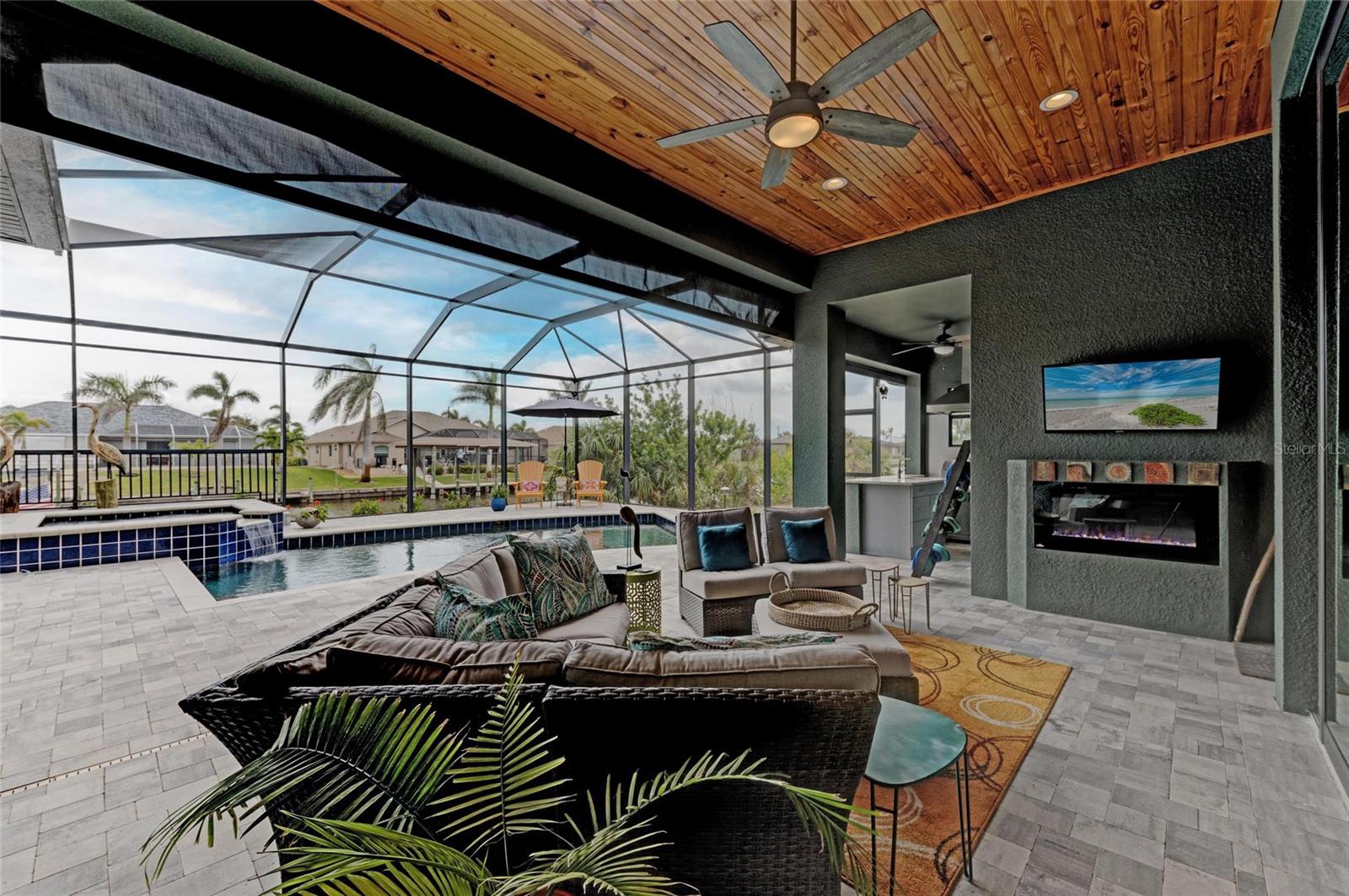 8304 ANTWERP CIR, PORT CHARLOTTE, FL, 33981