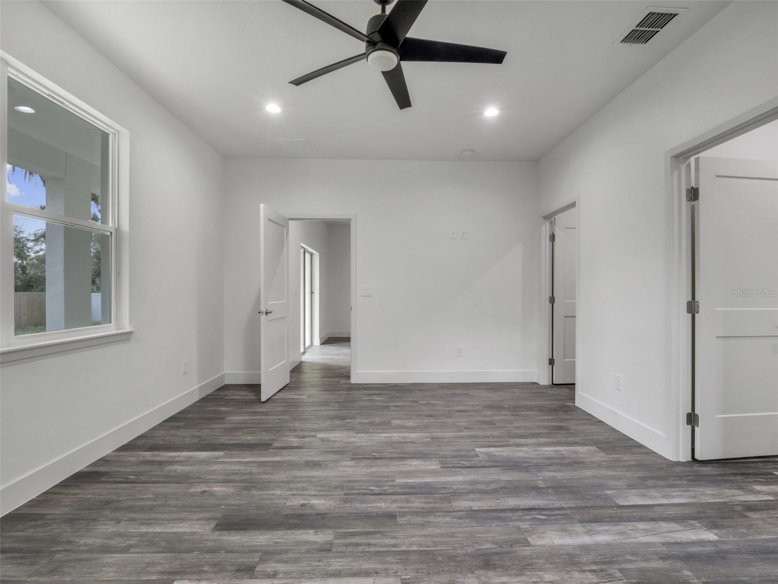 1320 N HIGHLAND ST, MOUNT DORA, FL, 32757