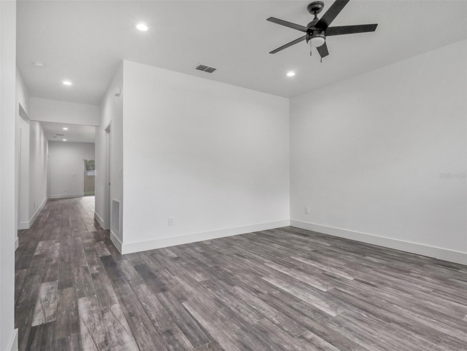 1320 N HIGHLAND ST, MOUNT DORA, FL, 32757