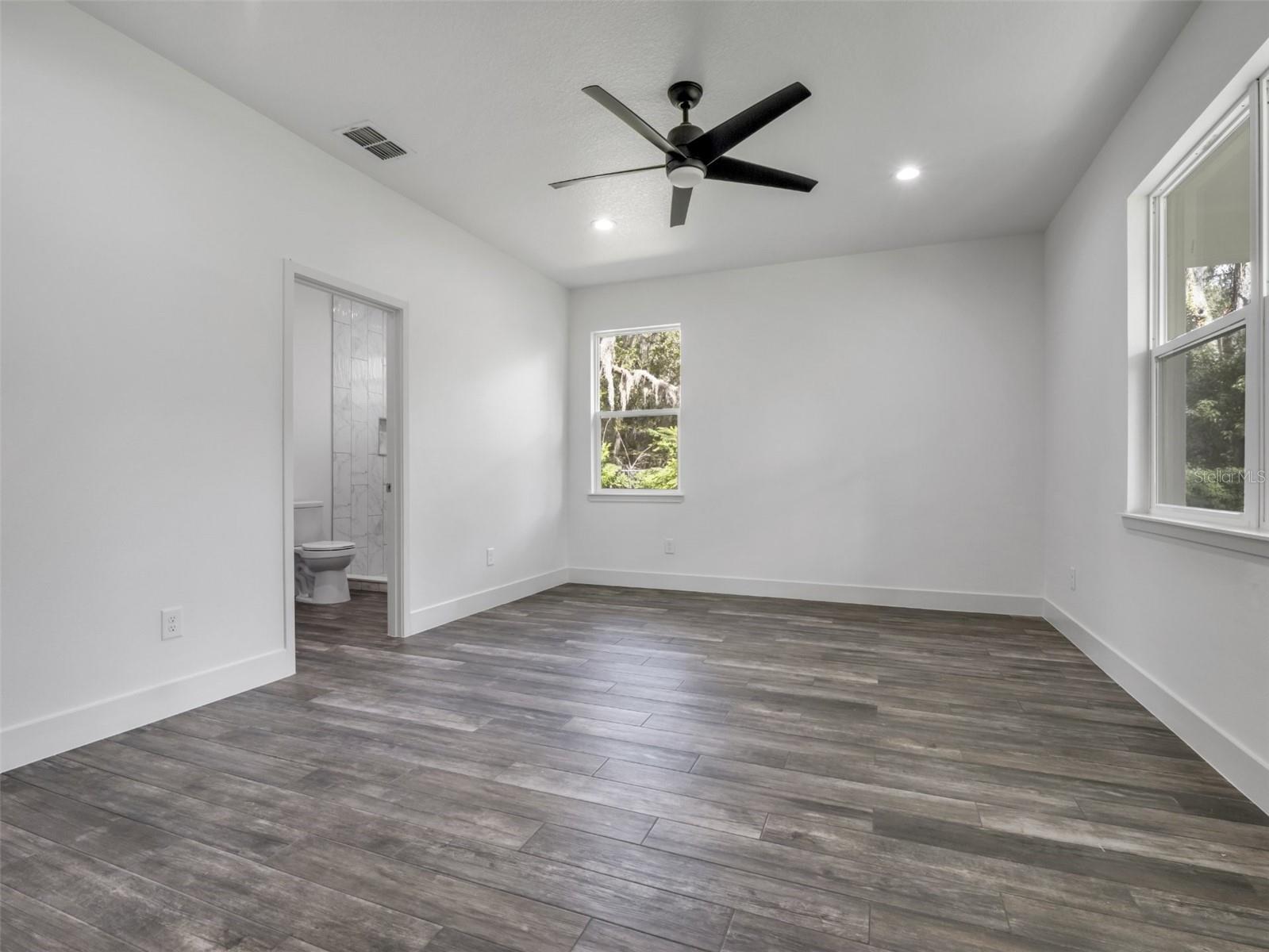 1320 N HIGHLAND ST, MOUNT DORA, FL, 32757