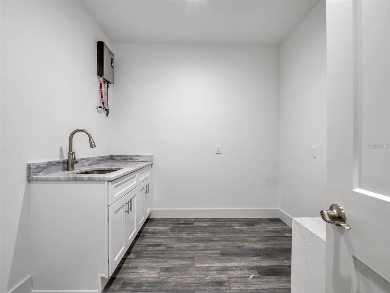 1320 N HIGHLAND ST, MOUNT DORA, FL, 32757