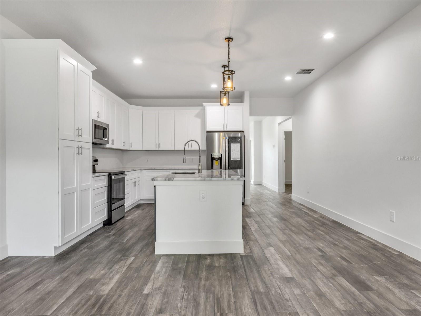 1320 N HIGHLAND ST, MOUNT DORA, FL, 32757