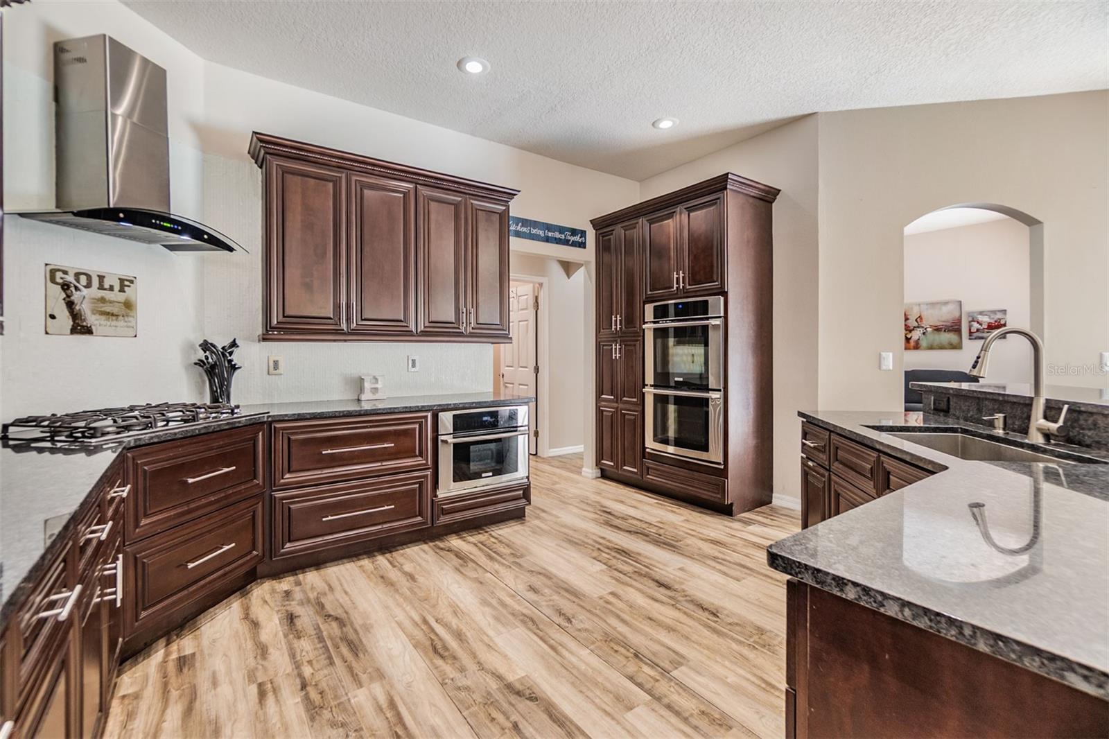 9302 DEER CREEK DR, TAMPA, FL, 33647