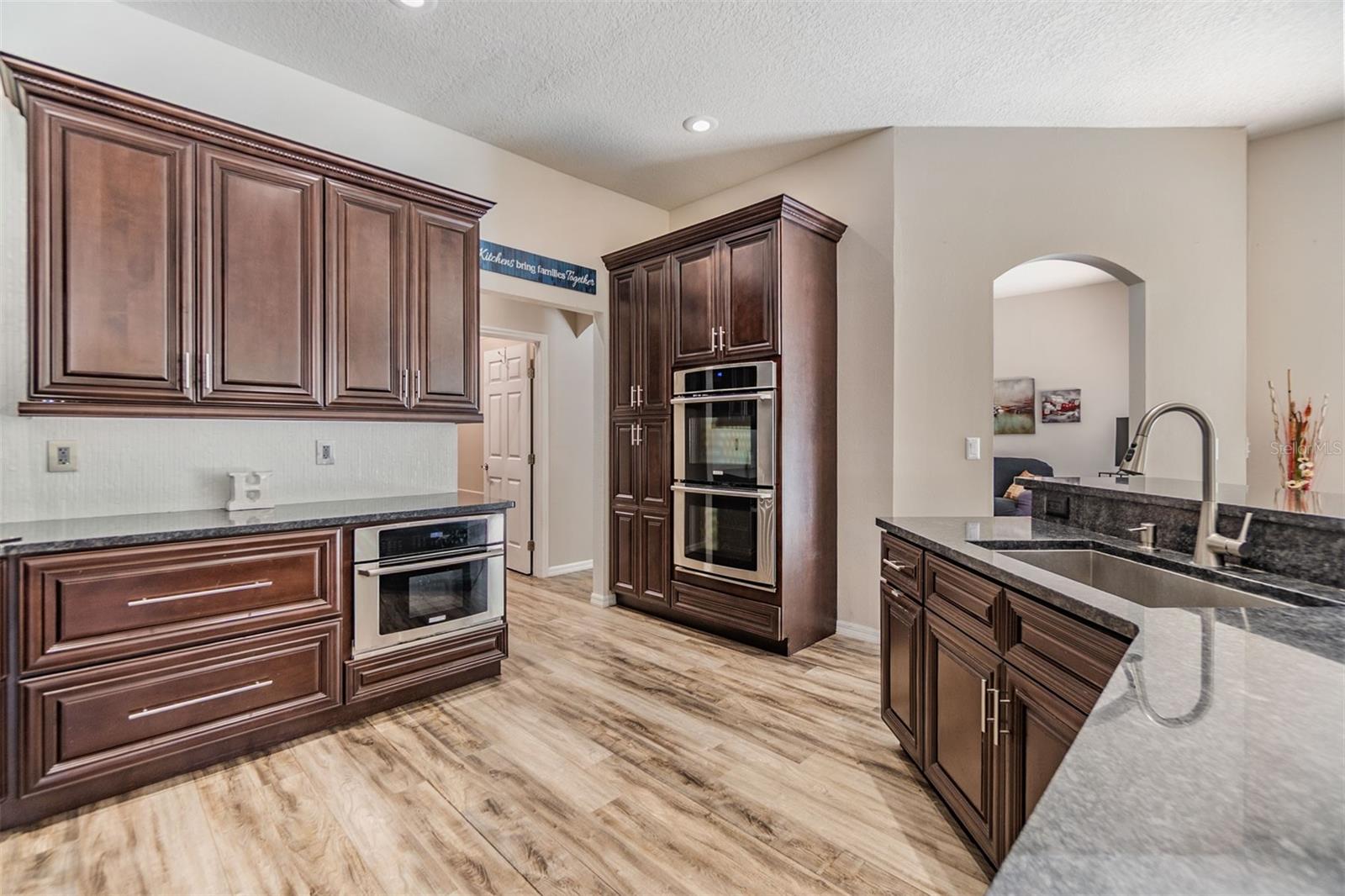 9302 DEER CREEK DR, TAMPA, FL, 33647