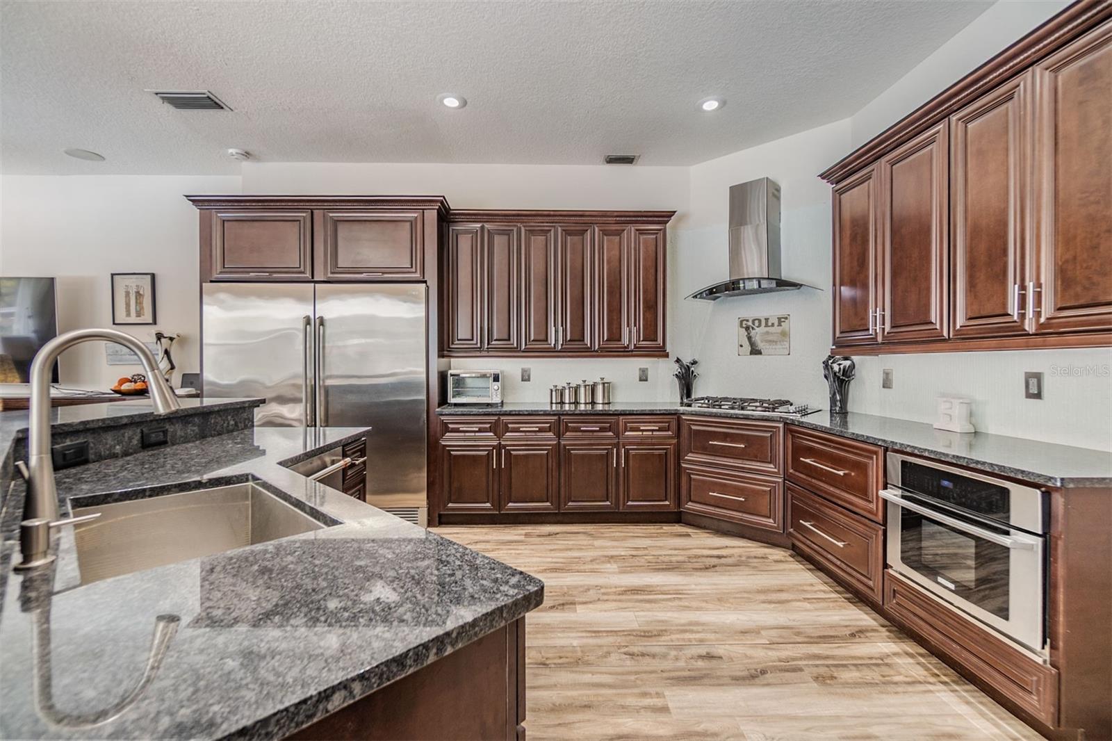 9302 DEER CREEK DR, TAMPA, FL, 33647