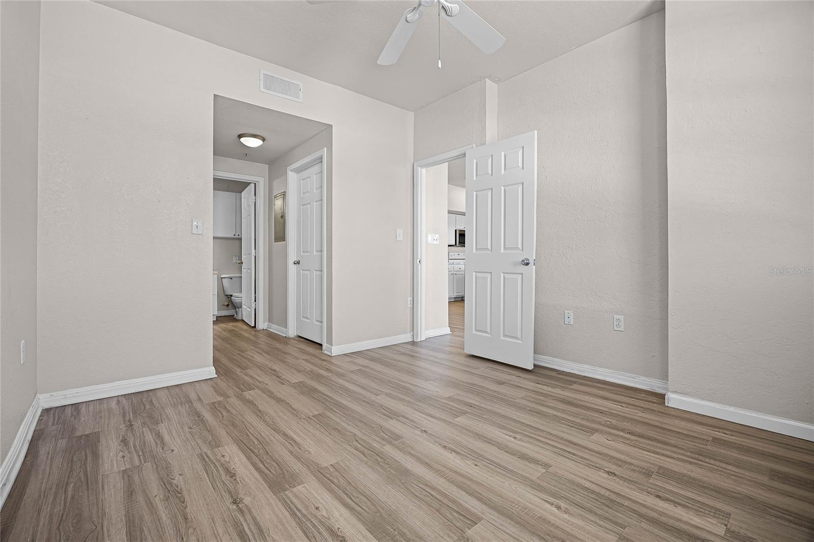 911 N ORANGE AVE #550, ORLANDO, FL, 32801